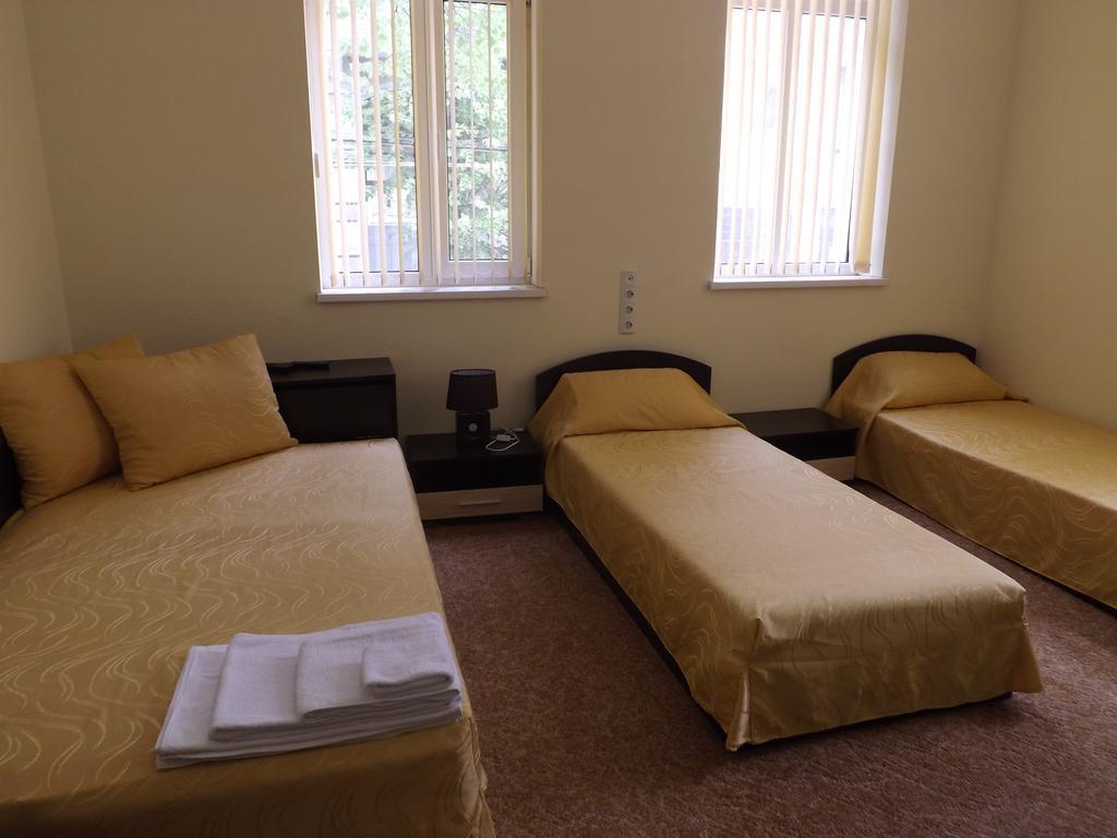 Hostel Rayska Yabalka Varna Habitación foto